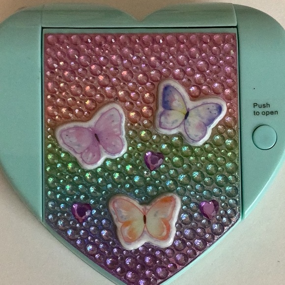 Claires Lip Gloss Case with Butterfly Shimmery a style & Pineapple Lip Gloss - Picture 3 of 4